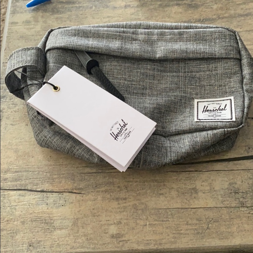 Herschel Carry On